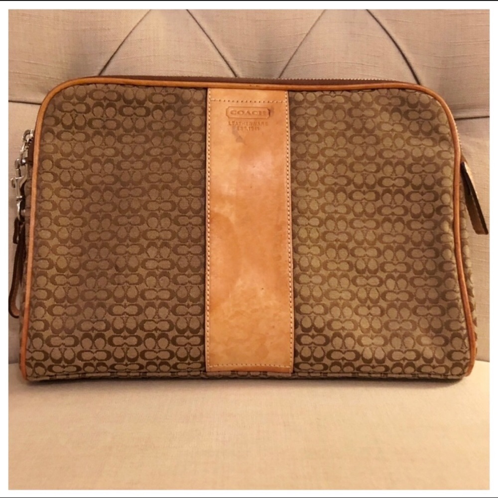 🔴SOLD🔴 Coach Signature C Toiletry Bag